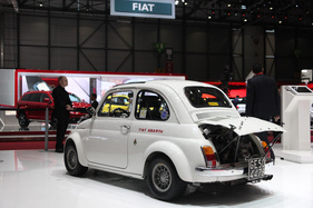 Bild Fiat Abarth 695 SS (1964) - mit den berühmten hochgeklappten Motorabdeckungen - am Genfer Automobilsalon 2014
