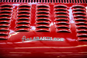 Fiat-Abarth 850 (1966) -Luft für den heissen Motor - Retro Classics Stuttgart 2017 Fiat-Abarth 850 (1966) -Luft für den heissen Motor - Retro Classics Stuttgart 2017