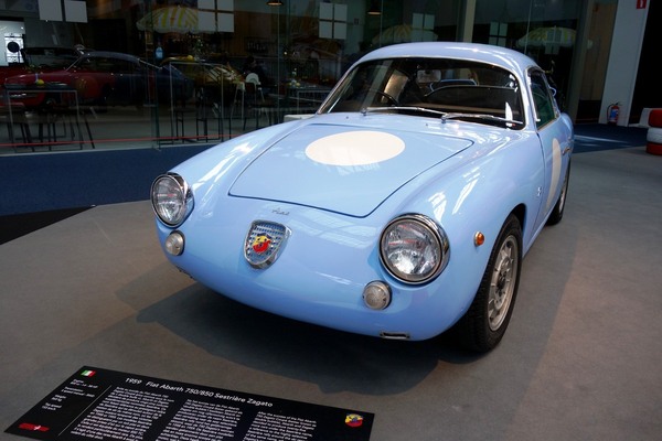 Fiat-Abarth 850 Sestriere Zagato (1959) – Ausstellung "75 Jahre Abarth" in der Autoworld Brüssel