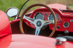 Fiat Barchetta 103 Sport 1200 S (1957) - das Nardi-Holzlenkrad passt perfekt