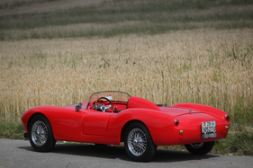 Fiat Barchetta 103 Sport 1200 S (1957) - der Einstieg würde auch ohne die tiefen Türen problemlos funktionieren