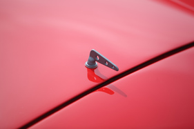 Fiat Barchetta 103 Sport 1200 S (1957) - klassische Haubenverriegelung