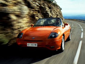 Fiat Barchetta (1995) - die frühen Exemplare hatten die vier Streifen als Markenzeichen