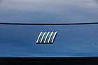 Fiat Barchetta (1998) - das Fiat-Markenzeichen mit den fünf Strichen aus jener Zeit auf dem Bug