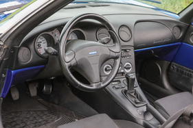 Fiat Barchetta (1998) - griffiges Lederlenkrad, gut positionierter Schaltknauf
