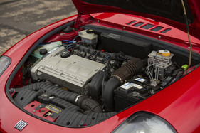 Fiat Barchetta (2000) - Auch hier ist der Motor noch sichtbar und wird noch nicht von Plastik verdeckt