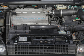 Fiat Coupé 2.0 16V (1995) - Zweiliter-Motor mit zwei obenliegenden Nockenwellen und 16 Ventilen