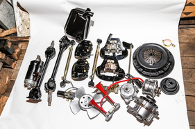 Fiat Dino 2400 Coupé (1972) - Aufbereitete Teile waren auf den Wiedereinbau