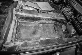 Fiat Dino 2400 Coupé (1972) - Der ganze Fussraum wurde freigelegt