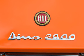 Fiat Dino 2400 Coupé (1972) - Dino-2400-Schriftzug