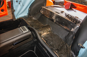 Fiat Dino 2400 Coupé (1972) - Fondbereich im Wiederaufbau