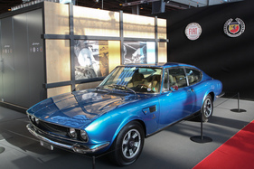Fiat Dino 2400 Coupé (1972) - zu sehen beim Gemeinsamstand der Fiat-Chrysler-Gruppe - Rétromobile Paris 2018