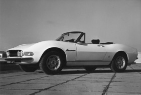Fiat Dino 2400 Spider (1969) - die grössere Version unterschied sich nur durch Details, am Pininfarina-Entwurf wurde kaum etwas geändert