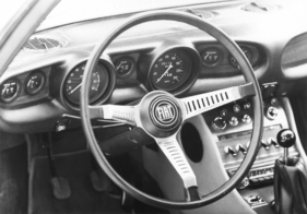 Fiat Dino Coupé (1968) - Lenkrad und Armaturenbrett der Zweiliterversion
