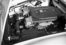 Fiat Dino Spider (1967) - das grosse Luftfiltergehäuse verdeckt den Aluminium-Motor