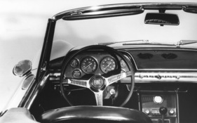 Fiat Dino Spider (1967) - klassisches Lenkrad und Armaturenbrett