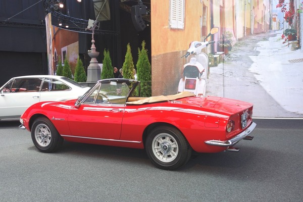 Fiat Dino Spider (1968) – Ausstellung "125 Jahre Fiat" in der Autoworld Brüssel