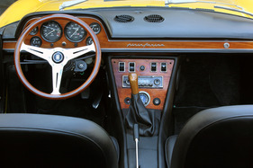 Fiat Dino Spider (1968) - Klassisch sportliches Armaturenbrett