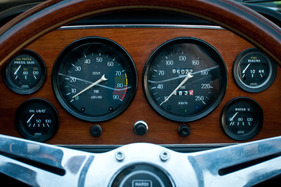 Fiat Dino Spider (1968) - Vollständige Instrumentierung, sogar ein Ölthermometer ist vorhanden