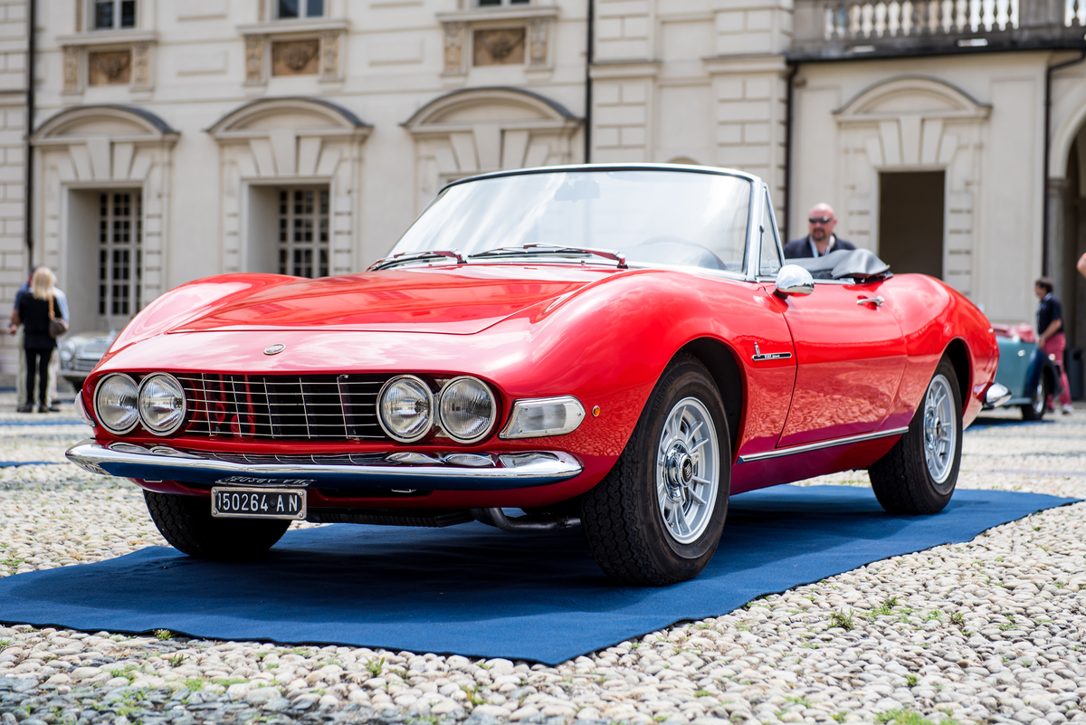 Sportlichkeit und Eleganz ideal vereint: Fiat Dino Spider, 1968; es gab damals mit analogem V6-Motor zudem die Ferrari-Marke Dino.