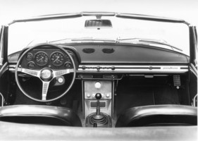 Fiat Dino Spider 2000 (1966) - Interieur und Armaturenbrett