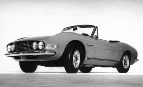 Fiat Dino Spider 2000 (1966) - aus dieser Sicht ist die Ähnlichkeit des Pininfarina-Entwurfs mit der Dino Berlinetta Speciale von 1965 klar zu erkennen