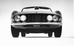 Fiat Dino Spider 2000 (1966) - die Gestaltung der Front mit den vier Scheinwerfern erinnert an die Dino Berlinetta Speciale von Pininfarina