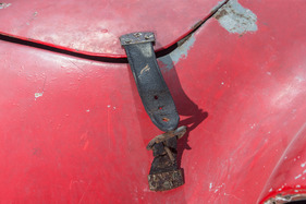 Fiat Meister Spezial MEB (1961) - die Haube wird per Lederriemchen geschlossen