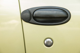 Fiat Multipla (1999) - das rundliche Thema wird auch bei den Türgriffen wieder aufgenommen (1999)