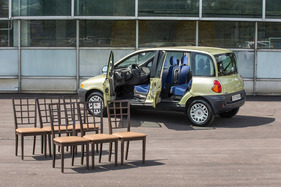 Fiat Multipla (1999) - der Multipla der Sechzigerjahre hatte die sechs Sitze in drei Reihen, der "neue" in zwei (1999)
