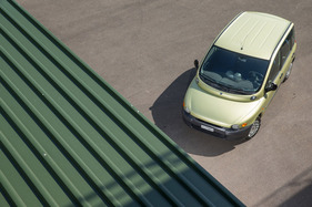 Fiat Multipla (1999) - es gab auch eine Ausführung mit Glasdach, dann entfielen natürlich die Langsfurchen im Dach (1999)