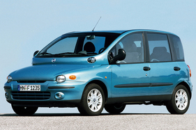 Fiat Multipla (2002) - nach dem Facelift nun mit in Wagenfarbe lackierten Stossfängern beim ELX-Modell
