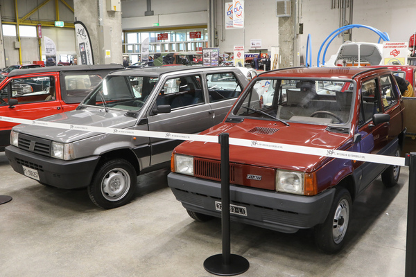Bild: Fiat Panda (1982) - neben einem späteren Modell - Auto e Moto d'Epoca Bologna 2023