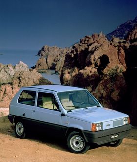 Fiat Panda (1984) - ohne Firlefanz - Stahlräder, einfache Sitze, zweckmässige Karosserie Fiat Panda (1984) - ohne Firlefanz - Stahlräder, einfache Sitze, zweckmässige Karosserie