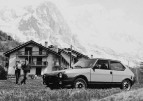 Fiat Ritmo 105 TC (1982) – vor eindrucksvoller Alpenkulisse (1982)