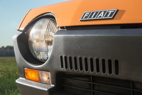 Fiat Ritmo 75 CL (1981) - Fiat-Schriftzug auf dem Bug