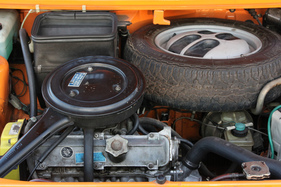 Fiat Ritmo 75 CL (1981) - das Reserverad im Motorraum (1981)