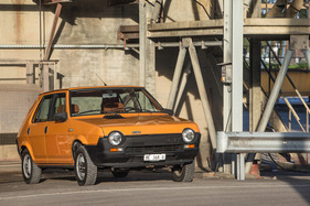 Fiat Ritmo 75 CL (1981) - kein Kühlergrill, die Luftschlitze im vorderen Stossfänger reichen für die Luftzufuhr des Motors