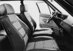 Fiat Ritmo Abarth 130 TC (1983) – Sportsitze mit Stoffbahnen und Kunslederwangen (1983)