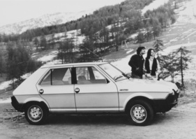 Fiat Ritmo Super 85 (1982) – bei Tauwetter im Skigebiet (1982)