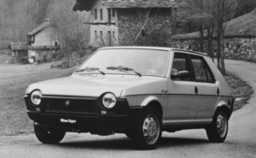 Fiat Ritmo Super 85 (1982) – gehobenere Ausstattung mit umlaufendem Zierstreifen (1982)