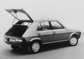 Fiat Ritmo Super 85 (1982) - spacious, variable luggage compartment (1982)