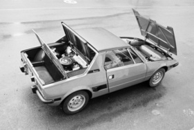 Fiat X 1/9 (1972) – Auf 3,83 Metern länge brachte Fiat zwei Kofferräume und den Motor unter