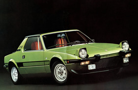 Fiat X 1/9 (1976) - "Special"-Modell - mit ausgefahrenen Scheinwerfern