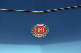 Fiat X 1/9 (1979) - Fiat-Zeichen auf dem Bug