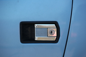 Fiat X 1/9 (1979) - diese Türöffner gab's auch am Stratos und am Ferrari Dino 308 GT4