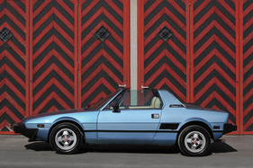 Fiat X 1/9 (1979) - flach und dank Targa-Dach offen nach oben