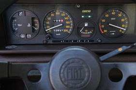 Fiat X 1/9 (1979) - gut ablesbare Instrumente, wenn sie nicht vom Lenkradkranz abgedeckt werden