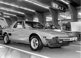 Fiat X 1/9 (1979) - mit vom Ritmo übernommenen 1,5-Liter-Motor sportlicher gewornden - Genfer Automobilsalon 1979