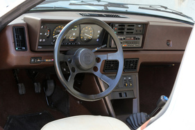 Fiat X 1/9 (1979) - viel Kunststoff im Innenraum